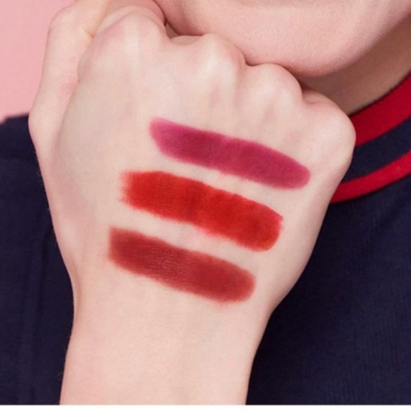 Clarins Paris Velvet Lip Perfector in 03 Velvet Red - Picture 3 of 14